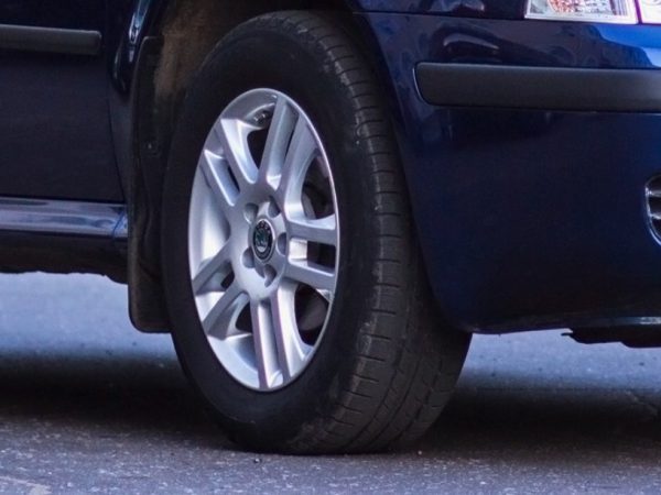 Практика: как ведет себя резина 195 65 r15 на разных дорогах летом