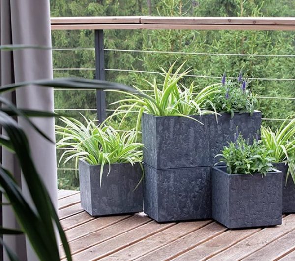 Стратегия долгой жизни: как один раз вложиться в вазоны из бетона и забыть о замене