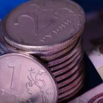 Курс рубля: как он формируется и почему в обменнике цифра другая