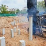Забивка ЖБ свай на крупном объекте: как сохранить темп и не потерять смену на простоях
